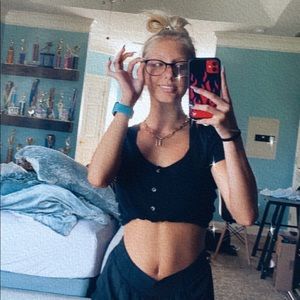 Meet your Posher, Abigail